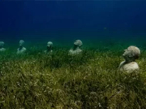 Underwater-Museum-in-Isla-Mujeres