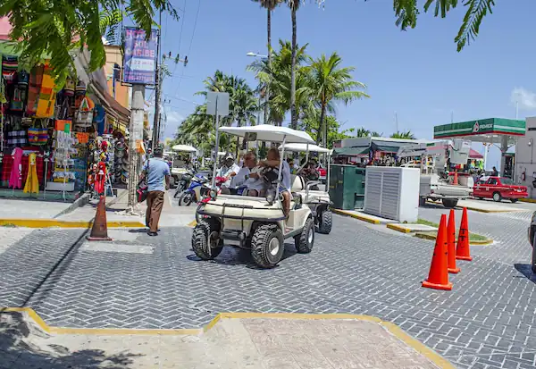 Why to Rent a Golf Cart in your Visit to Isla Mujeres Mexico